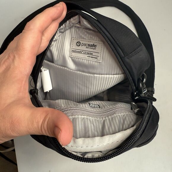 Pacsafe Black Travel Bag - Picture 12 of 16